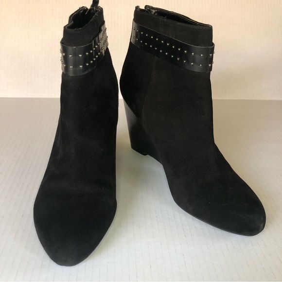 Franco Sarto Hardy Suede Studded Strap Wedge Heel Ankle Booties Size 9 - Picture 1 of 14